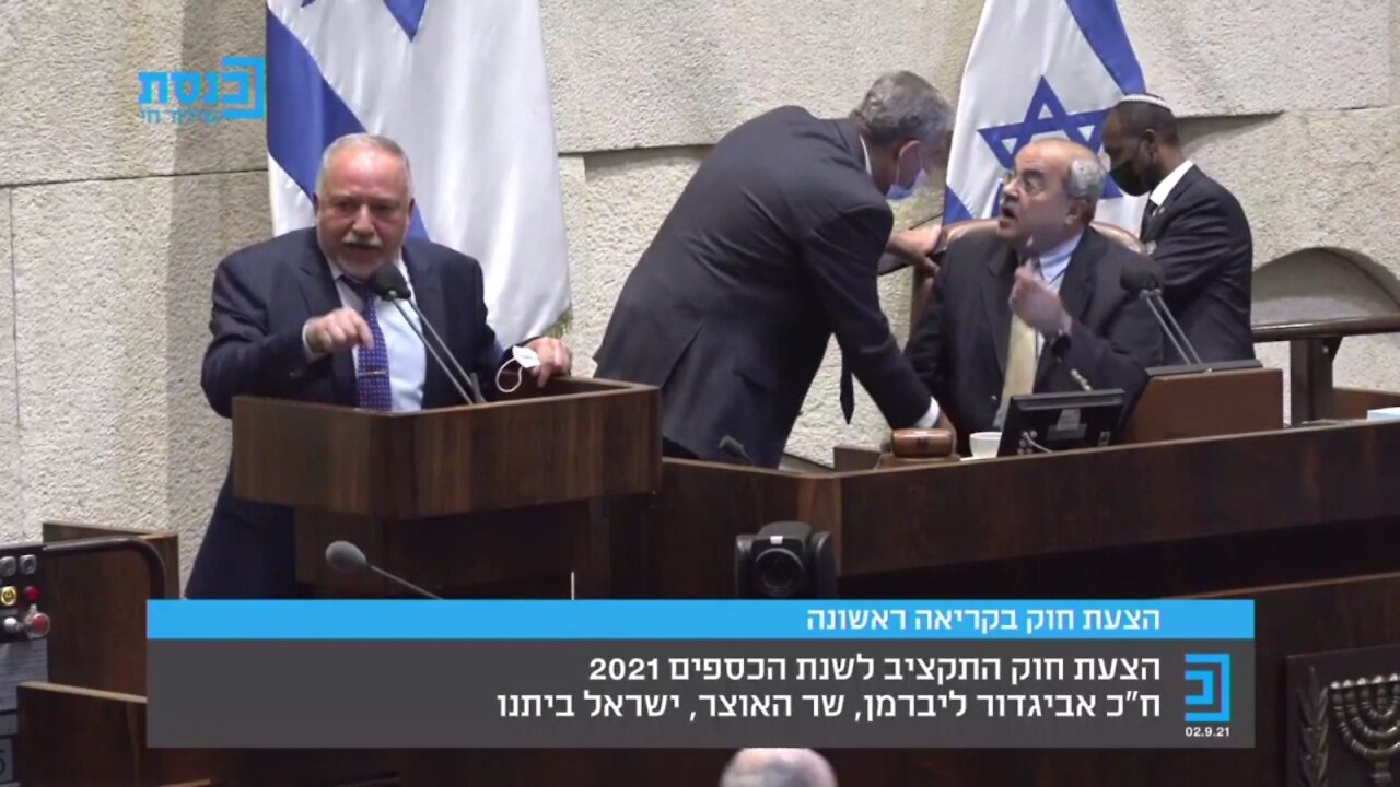 קטע מביך: אחמד טיב לא מוכן לרדת מכיסא היו"ר. אבל ללוי הייתה סיבה טובה. הוראות מהבוס