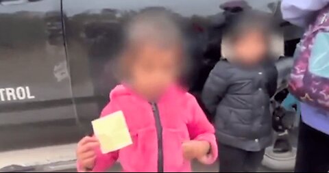 Two-Year-Old Girl Arrives at Border Alone Looking for Her Parents With Single Note