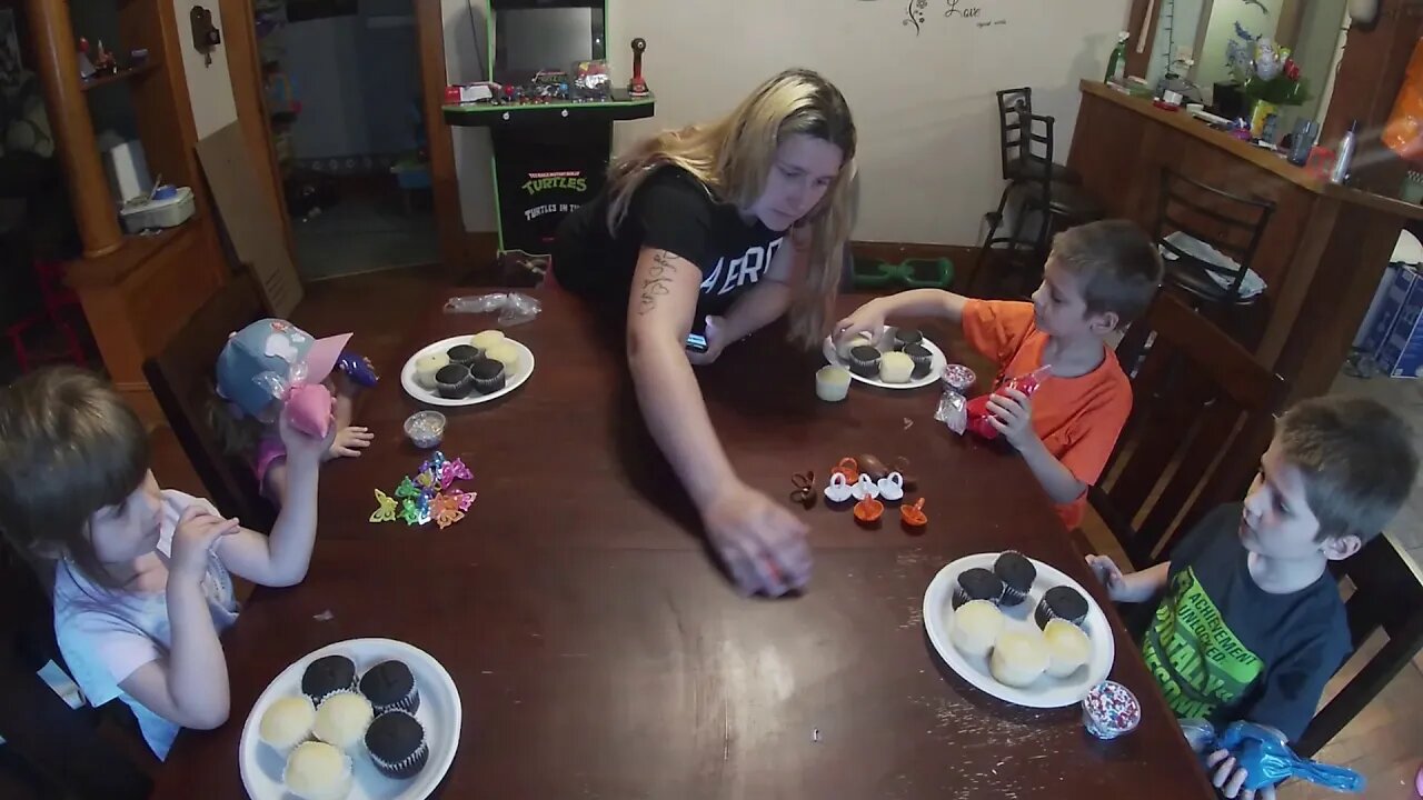 Krazy Kidz Do The Cupcake Challenge