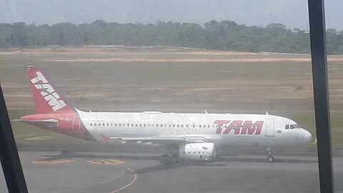 Airbus A320 PT-MYZ decola de Manaus para Fortaleza