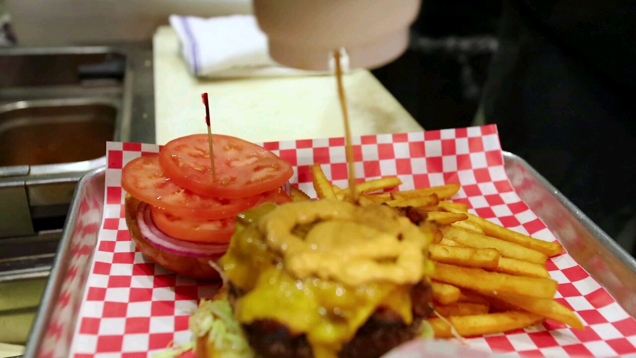 Snappy Paddy's Dinner Burger