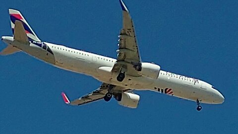 Airbus A321NEO PS-LBF coming from Guarulhos and Airbus A321 PT-MXI from São Luís do Maranhão to Fortaleza