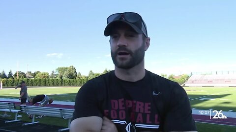 De Pere quarterback adapting to new leadership role following injury