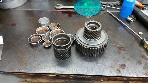 Installing the forward sprag, upper case assembly on the 4L60e