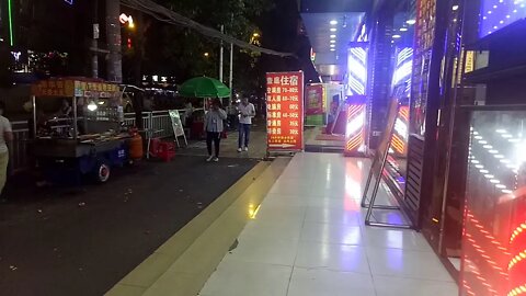 中国广东惠州夜间大街拍摄