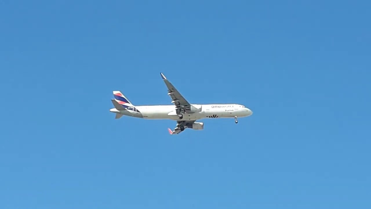 Airbus A321 PT-XPB na aproximação final antes de pousar em Fortaleza vindo de Guarulhos