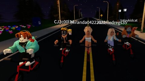 ROBLOX SLUMBER PARTY STORY - TRILHA DE BIKES - APP - TOTOY GAMES @NEWxXx Games #roblox