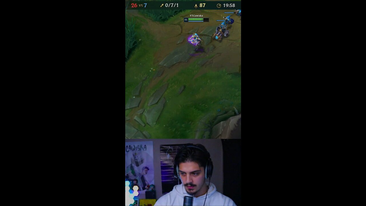 When you feed your laner too hard! #quinn #leagueoflegends #irealia #overpowerd #fed #funny #jff