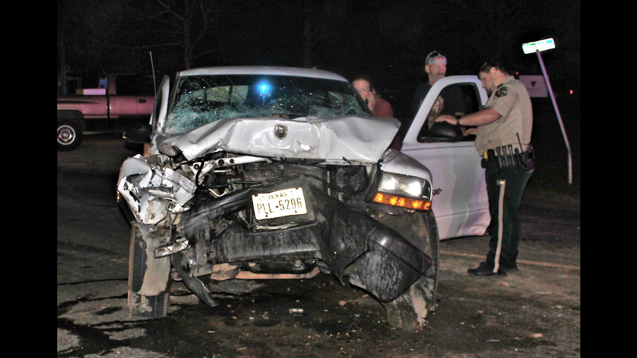 PICKUP SLAMS 18 WHEELER FROM BEHIND, LIVINGSTON TEXAS, 01/05/22...