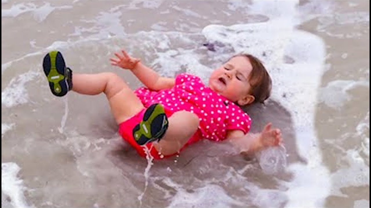 try not to laugh ..funny babies