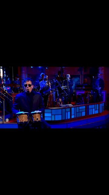 Who’s still watching this 💩?