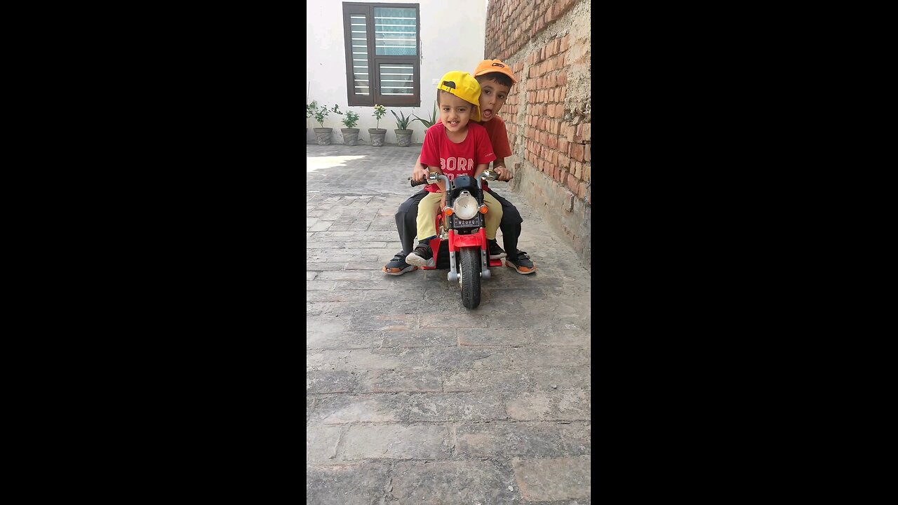 Brothers on ride