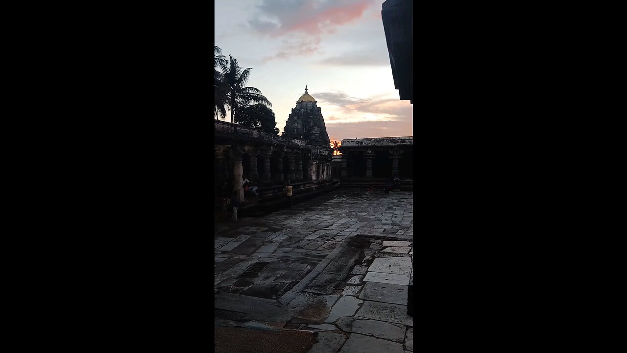 temple which poles are floating in air 😱😱😱