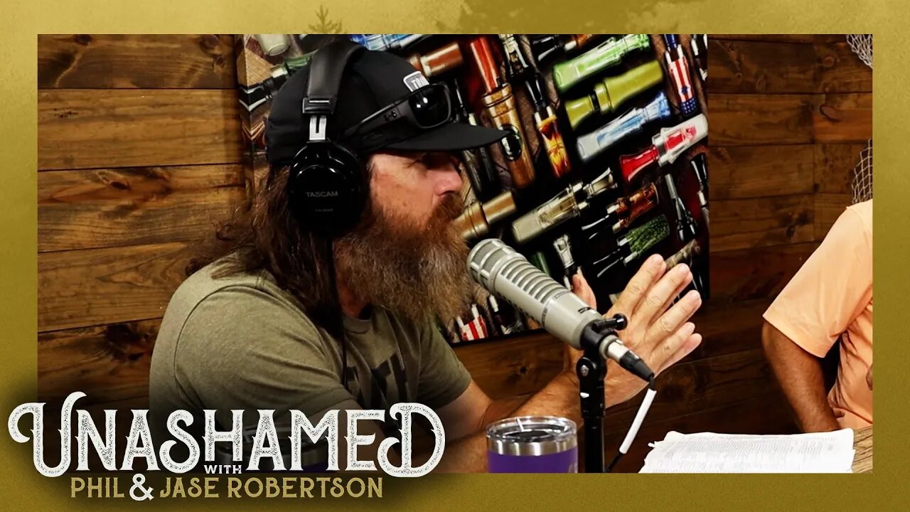 Jase Robertson's Antics Embarrass Missy in Front of Their Guests