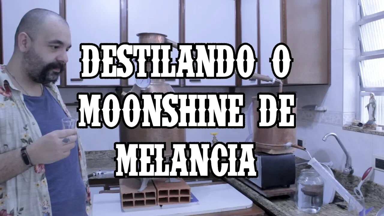 Destilação artesanal e caseira do moonshine de melancia / aguardente de frutas