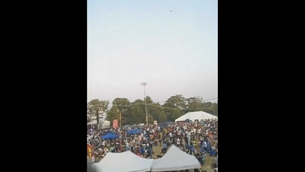 HELICOPTER☣️🚁RELEASES MOSQUITOES🦟AND BUGS🪰ON CROWD AT BALTIMORE FESTIVAL☢️🛗⚠️🐚💫