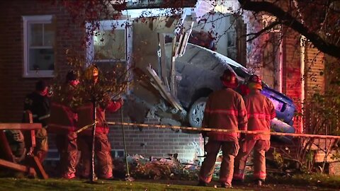 Cleveland Heights police chase ends with car crashing into home