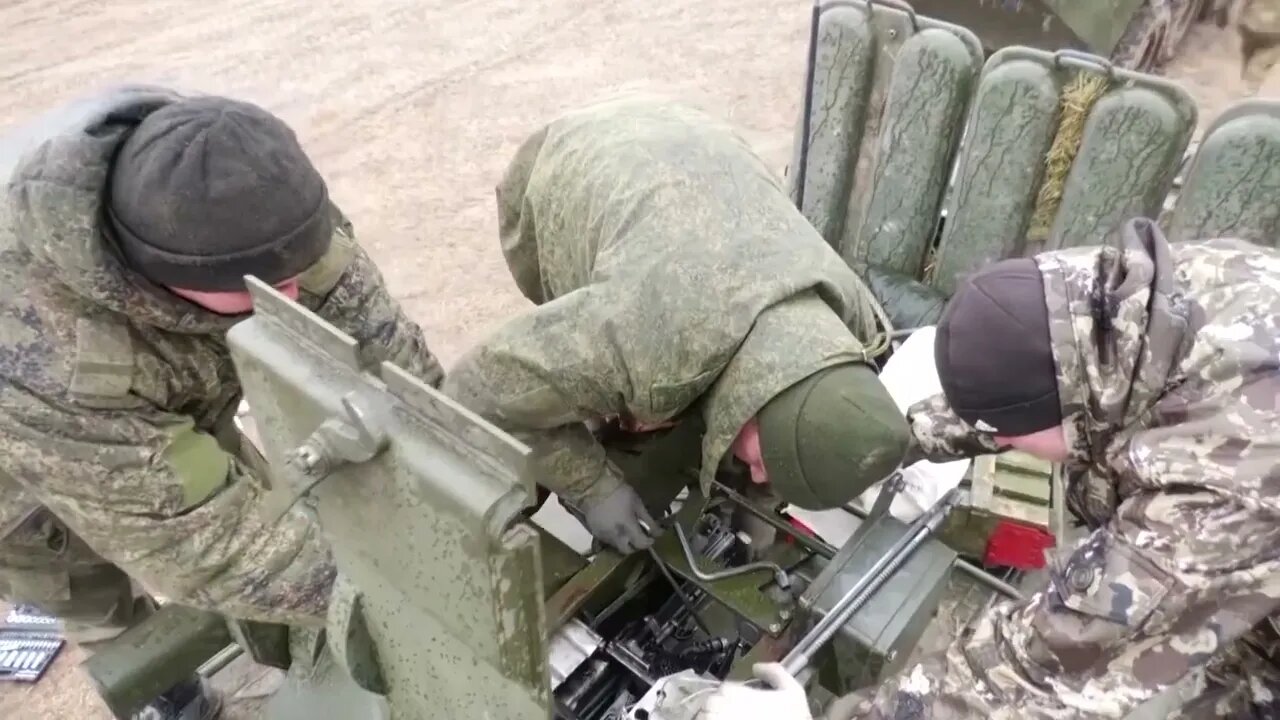 Russian Troops Carry Out Field Repairs For Armoured Vehicles During The Special Military Operation!