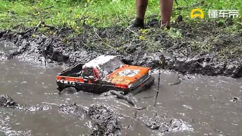 15: Look at the model car off-road, the vision is amazing, take a look.