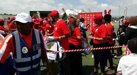 SOUTH AFRICA - Johannesburg - Delivering Happiness to Diepsloot (Video) (9wt)