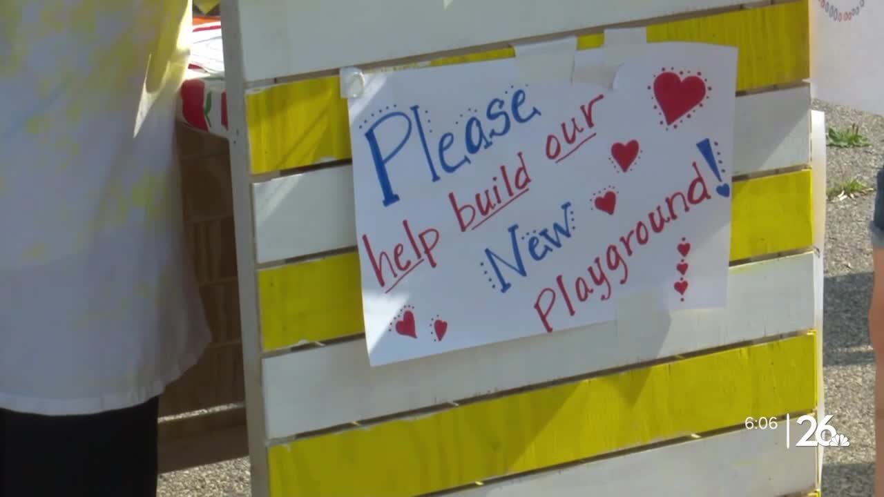 Sturgeon Bay summer school hosts lemonade stand for new playground