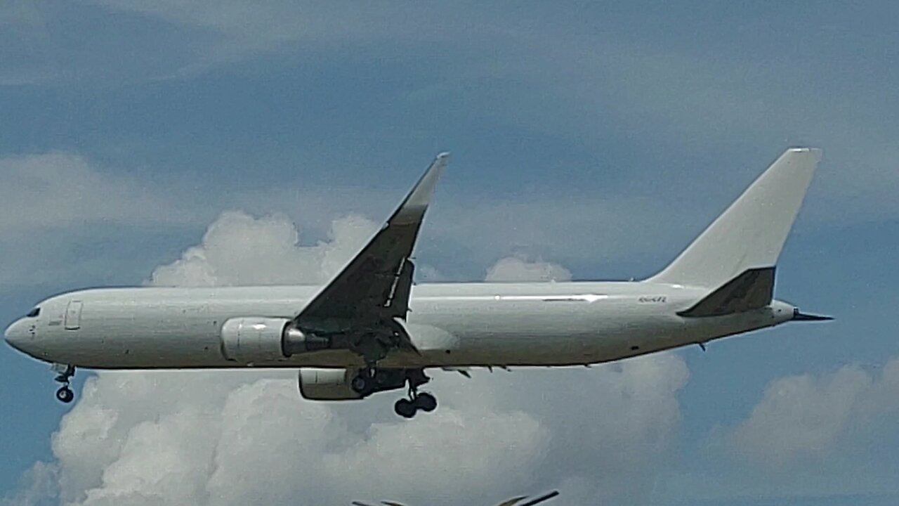 Boeing 767-300ERF CC-CZZ vindo da Cidade do México para Manaus