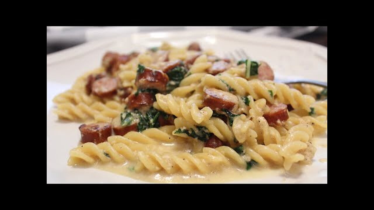 Easy Creamy Sausage & Spinach Pasta Recipe In 15 Minutes! Cc by The Mac's 🌭 🍝