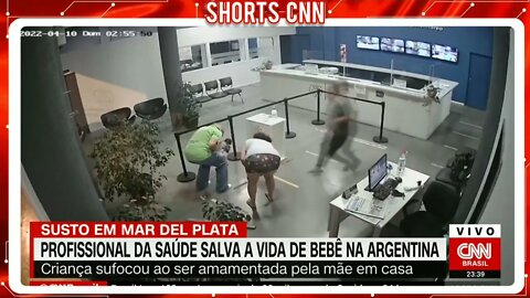 Profissional da saúde salva a vida de bebê na Argentina | @shortscnn