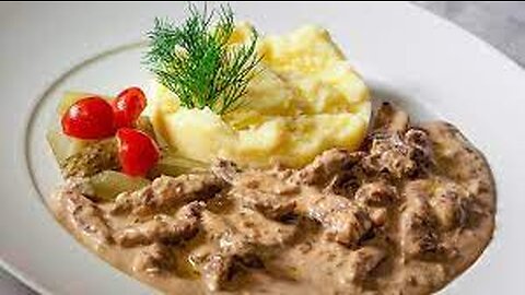 84-Strogonoff de carne com purê de batata
