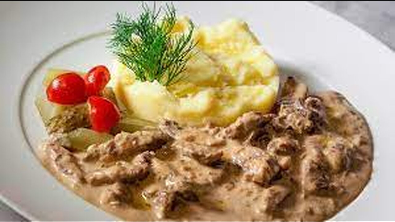 84-Strogonoff de carne com purê de batata