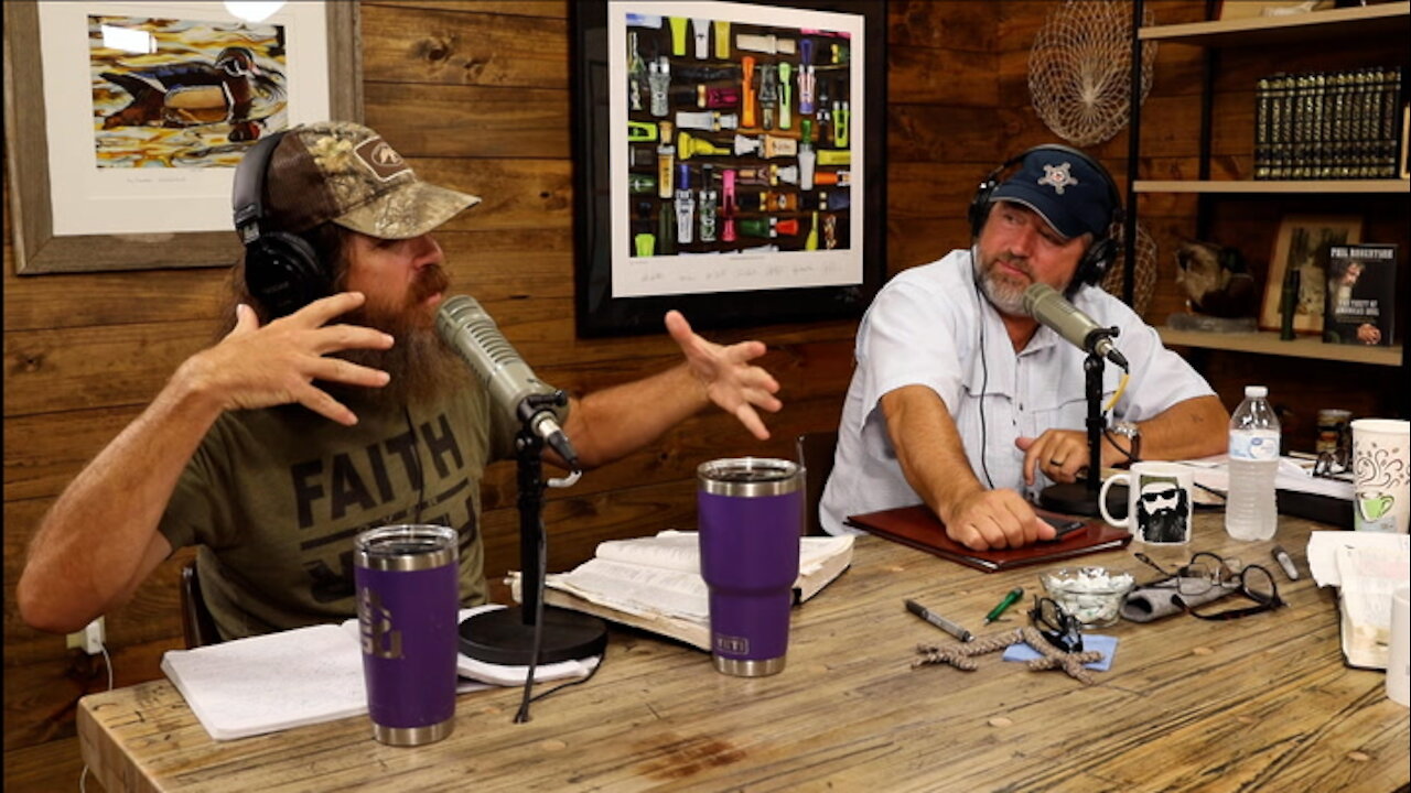 Jase Freaks Out Pizzeria Customers & How to Disrupt This Fake, Virtue-Signaling Culture | Ep 350