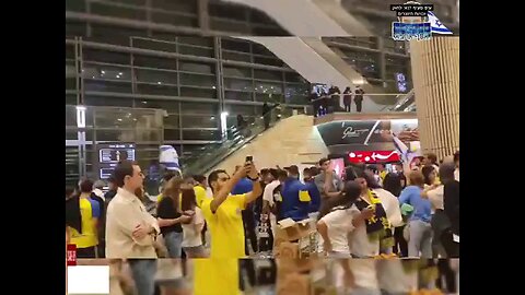 Maccabi Tel Aviv fans chanting racist slogans against Arabs upon arriving at Ben Gurion Airport. ⏬⏬