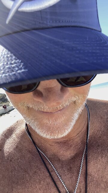 Which type are you?? 😎🌴❤️ #islandvibe