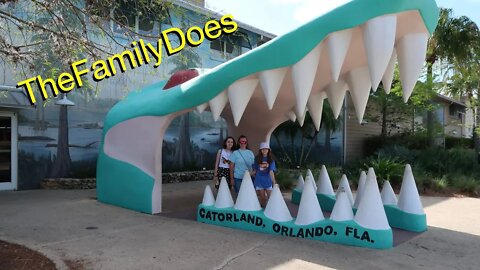 Feeding Gators and Crocs at Gatorland and Watching the Shows