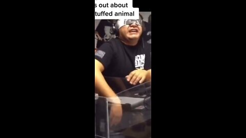 Giy Freaks Out about touching stuffed animlas 🤣