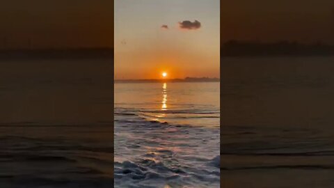 ☀️Um lindo amanhecer na Praia de Camburi, hoje!