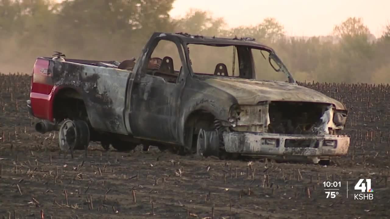 2 firefighters injured in multi-acre grass fire near border of Sibley, Missouri