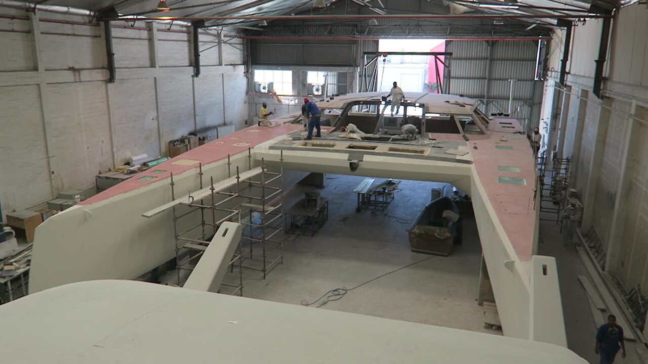 SOUTH AFRICA - Cape Town - Boat building (Video) (73G)