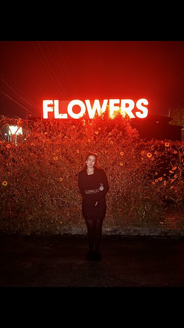 #comedy #comedic #unhinged #funny #nighttwalk #girlies #hi