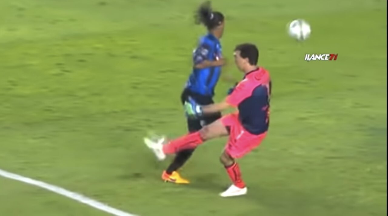 🔝LEGENDARY MOMENTS by RONALDINHO🔝🙌🏻