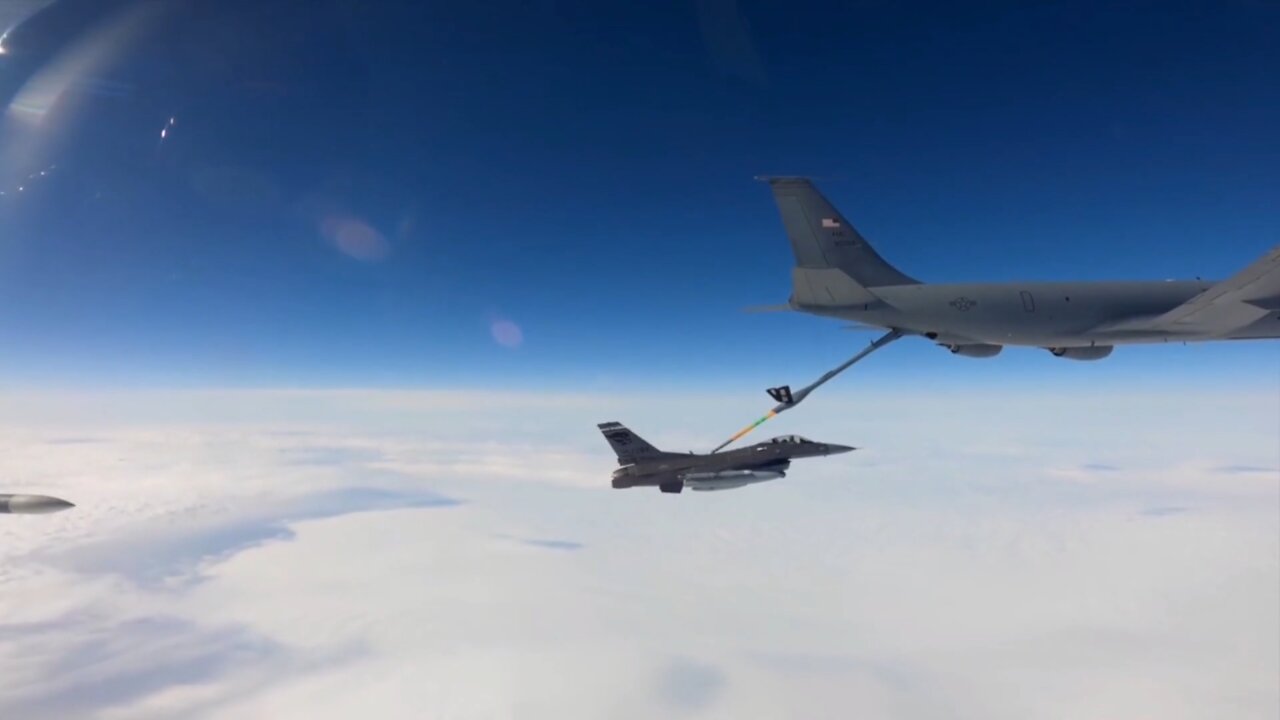 F-16 in-flight In Refueling