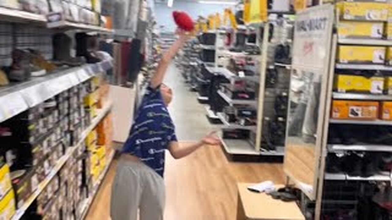 The Menaces Of Kennett Missouri. (WALMART FUN [KICKED OUT, DING DONG DITCHING, And Pranks)