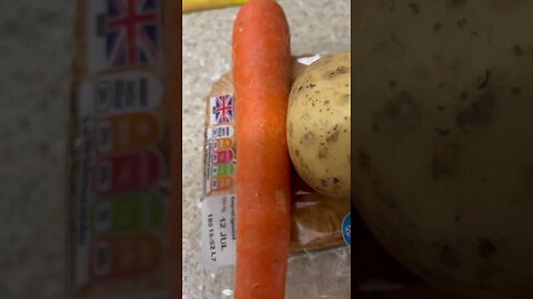 Today’s dinner will be steak and kidney pie with carrots 🥕 and gravy