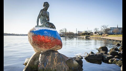 Denmark: Statue of "Little Mermaid" painted in colors of the Russian flag