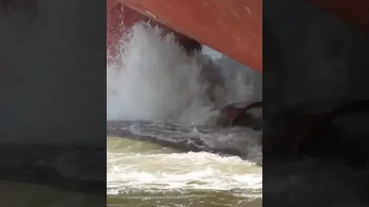 Ship Kicking Astern. #trending #shorts #merchantnavy #lifeatsea #ship #shipping #ocean #propeller