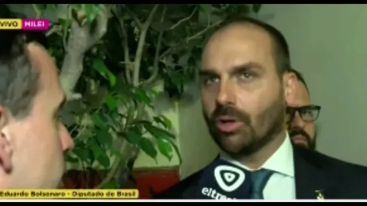 Argentina Eduardo Bolsonaro acompanhou Milei em apuração na Argentina