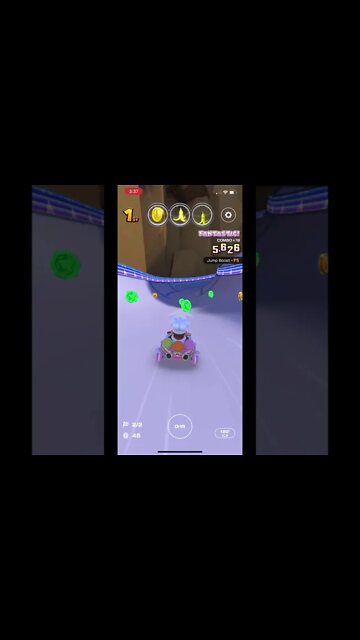 Mario Kart Tour - Minion Paper Glider Gameplay (Frost Tour Gift Reward)