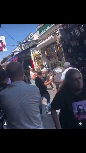 FAFO: Massive brawl at a swap meet. Crutches, signs, whatever you can use apparently.