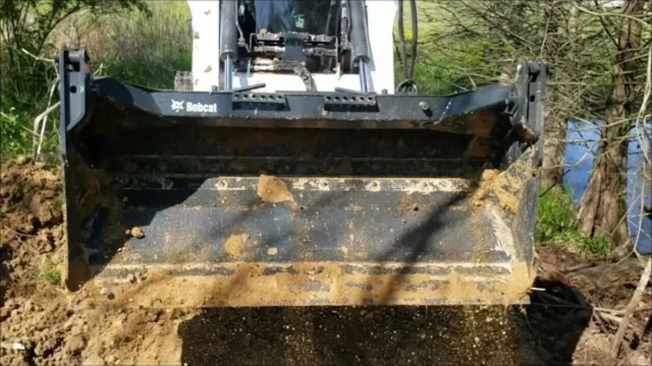 Fixing pond dam leak PART 1. Bobcat T650 & Bobcat e42 Mini Excavator, Illinois homestead living