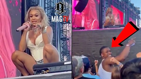 Saweetie Tries To Holla, Picks Will Out The Audience At Rolling Loud! 😘